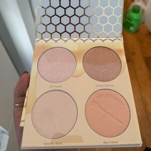 New Beauty Bakerie Milk & Honey Highlighter Palette